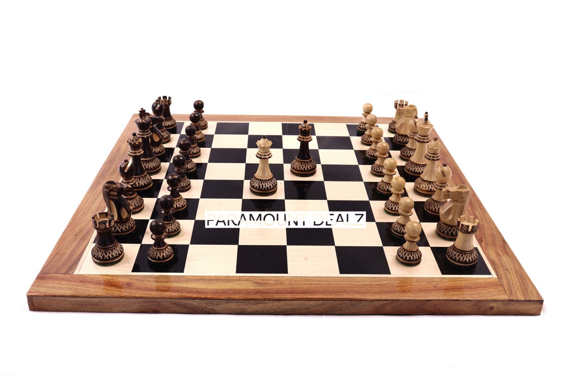 Jeu D’échecs Adrienne – Plateau En Bois De Ronce Incrusté, Pièces En Bois Lestées – Qualité Supérieure
