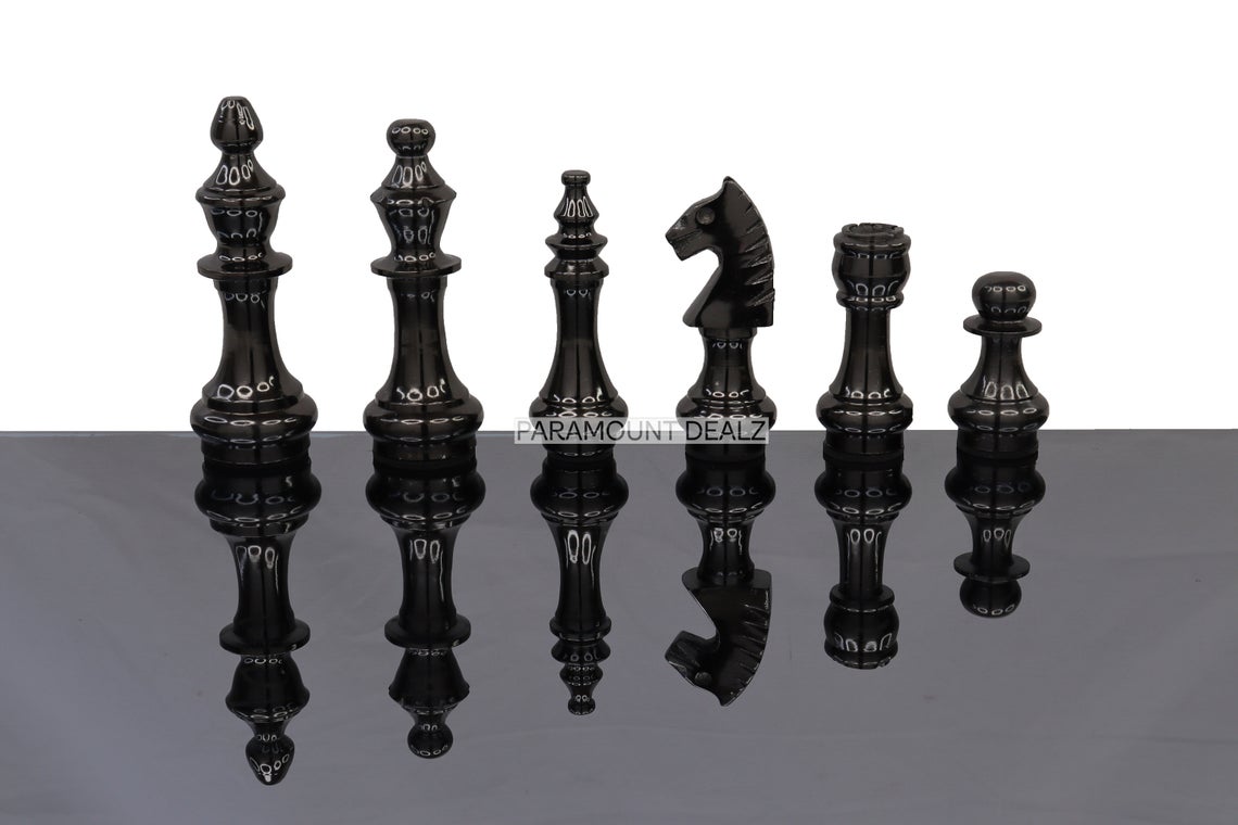 Handcrafted Aluminium Metal 32 Chess Pieces Set and Wooden Chess Pieces Box